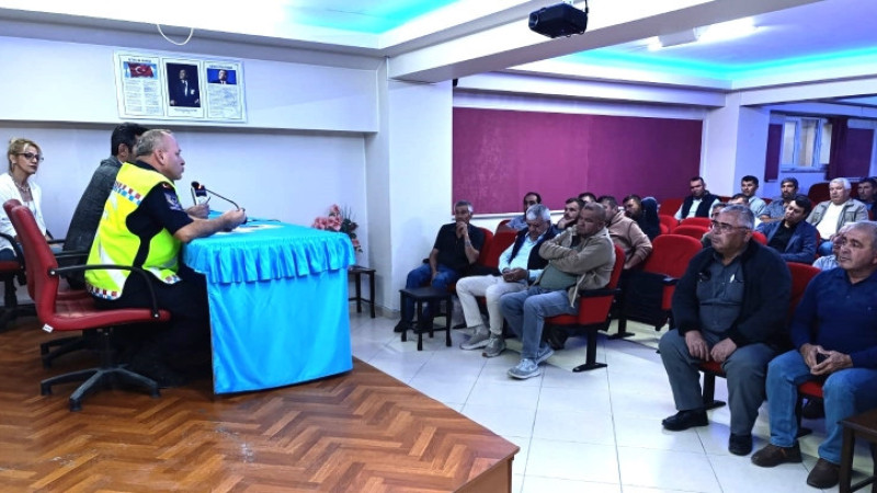 ÇİVRİL’DE SERVİS ŞOFÖRLERİNE BİLGİLENDİRME TOPLANTISI YAPILDI