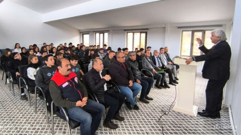 Çivril Ziraat Fakültesi Dekanı Tarım Lisesi Öğrencileri ile Buluştu