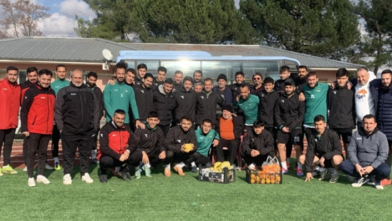 ÇİVRİLLİ PAZARCILARDAN YEŞİL ÇİVRİL BELEDİYE SPORA DESTEK 