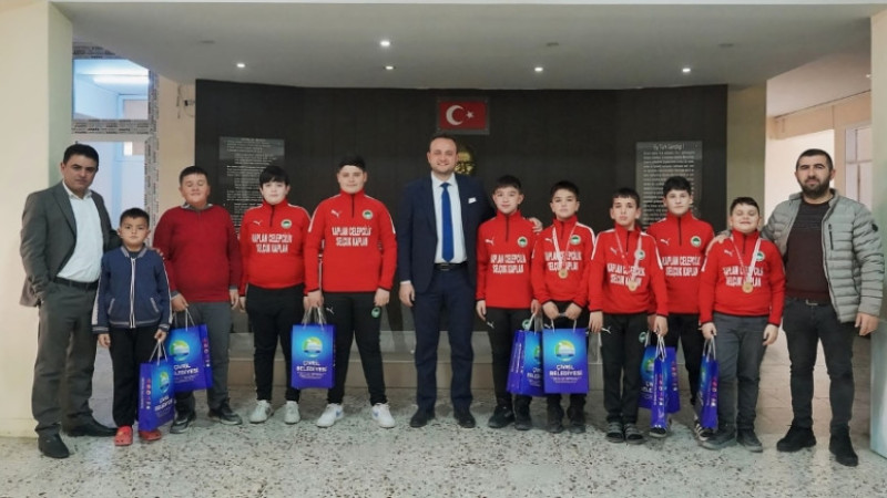 ÇİVRİLLİ GÜREŞÇİLER BAŞKANLA BİR ARAYA GELDİ