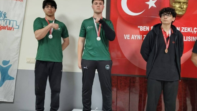 ÇİVRİLLİ GENÇLER TURNUVAYA DAMGA VURDU