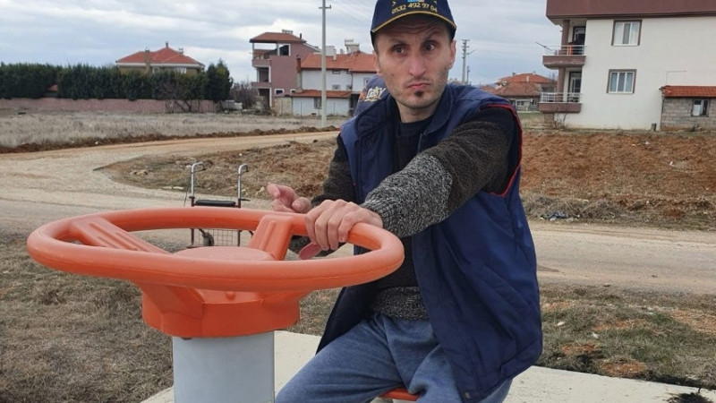 MUHTARLA BÜYÜKŞEHİR ÇİVRİLLİ İBRAHİM’İN YÜZÜNÜ GÜLDÜRDÜ