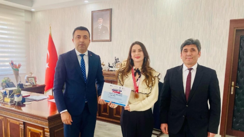KAYMAKAM BAŞARILI ÖĞRETMENİ MAKAMINDA KABUL ETTİ