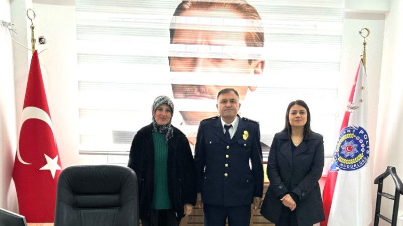 ÇİVRİLLİ KADIN MUHTARLARDAN POLİSLERE ANLAMLI ZİYARET