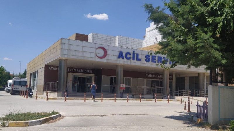 ÇİVRİL’DE KARNE GÜNÜ İKİ ÖĞRETMEN OKULDA KAVGA ETTİ 
