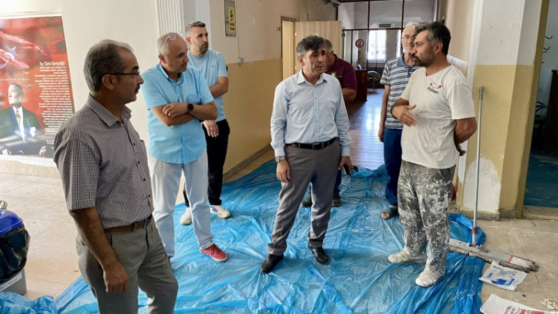 ÇİVRİL’DE YAZ TATİLİNDE OKULLAR YENİ DÖNEME HAZIRLANIYOR