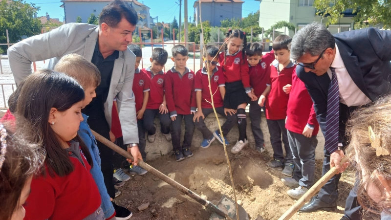 Çivril'de Her Çocuk Bir Fidan Etkinliği Yapıldı