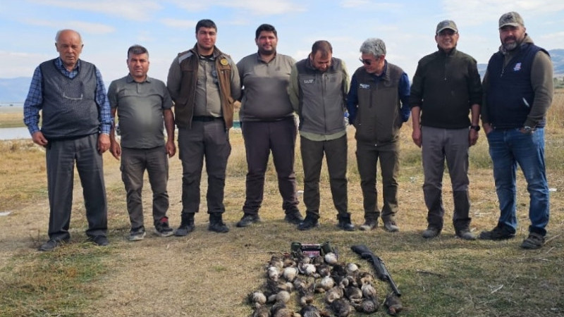 Işıklı Gölünde Kaçak Avlananlara  Suç Üstü