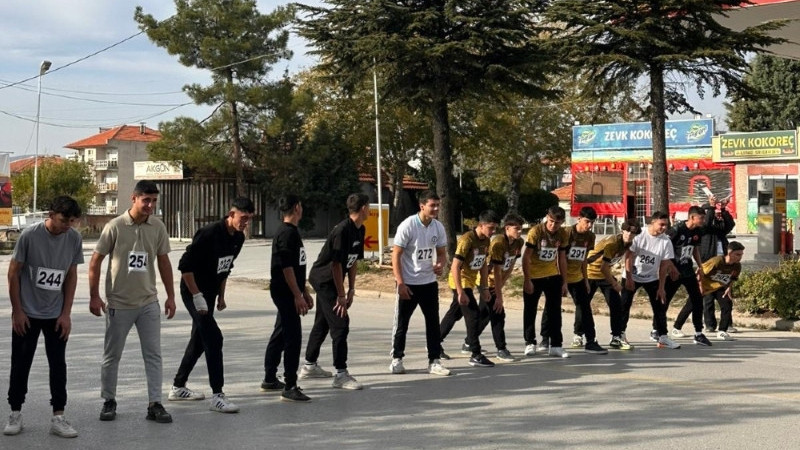 Çivrilli Öğrenciler Okul Sporlarında Ter Döktü