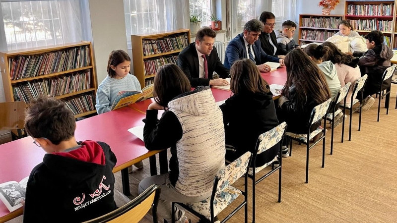 Çivril'de Kaymakam Öğrencilerle Kitap Okudu, Yarışmayı Başlattı