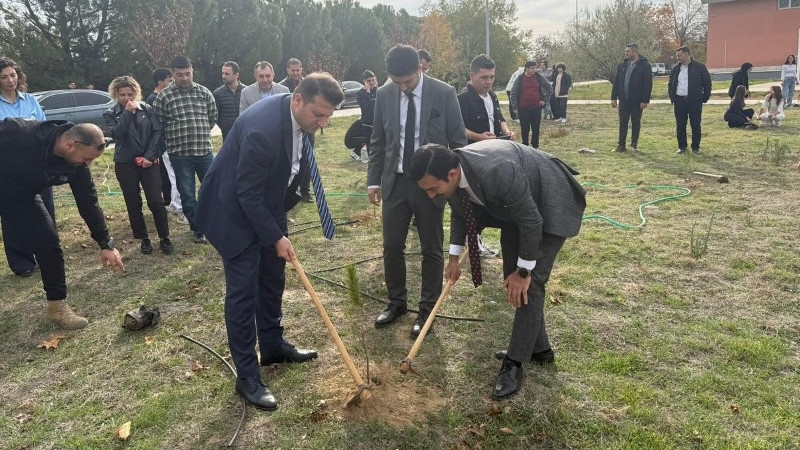 PAÜ Çivril Yerleşkesinde Geleceğe Nefes Fidanları Toprakla Buluştu