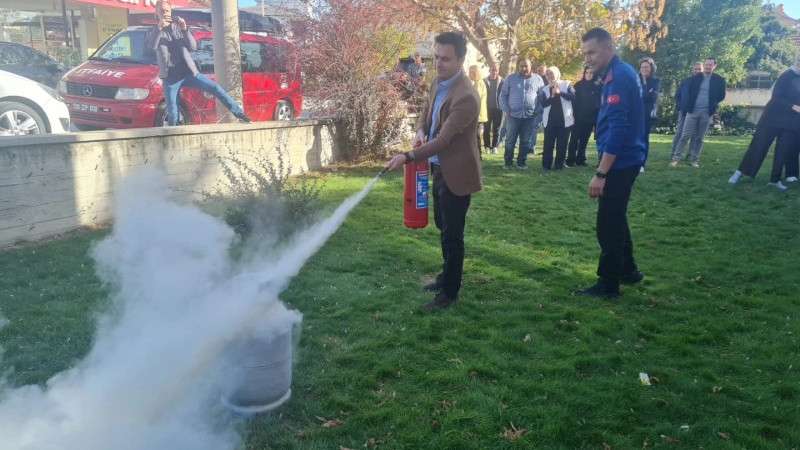 Çivril Sağlık Ocağı Personeline Yangın Eğitimi Verildi