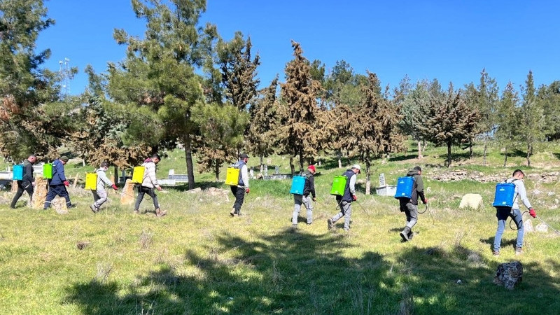 Çivril'de Bayram Öncesi Mezarlık Temizlikleri Yapıldı