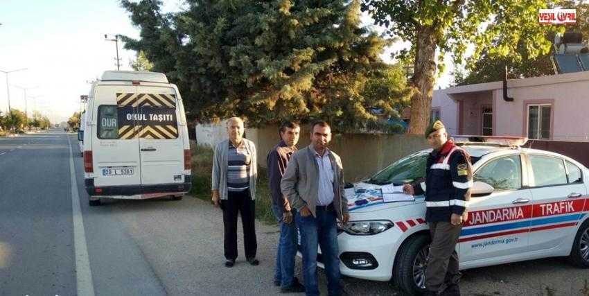 JANDARMA OKUL SERVİSLERİNİ DENETLEDİ