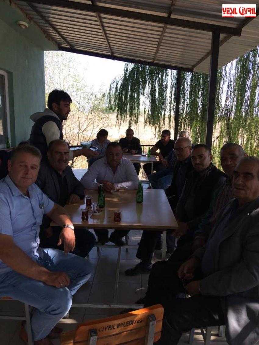 AK PARTİ İLÇE YÖNETİMİ MAHALLE GEZİLERİNE DEVAM EDİYOR
