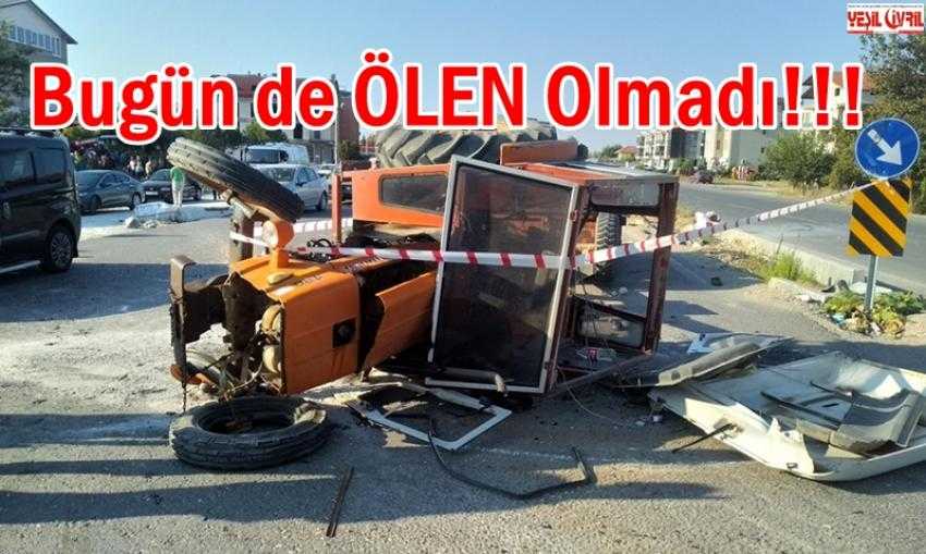 İŞÇİ SERVİSİ TRAKTÖRE ÇARPTI;4 YARALI