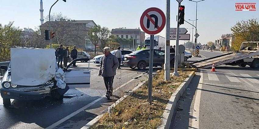 TRAFİK IŞIKLARINA RAĞMEN KAZALAR BİTMEDİ