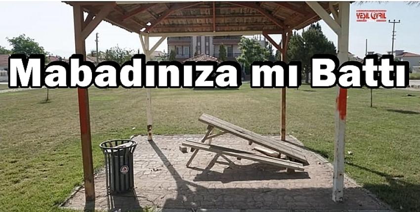 PARKLARDAKİ MASALARI KIRDILAR