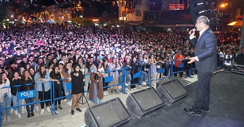 ÇİVRİL, GENÇLİK KONSERİ İLE COŞTU