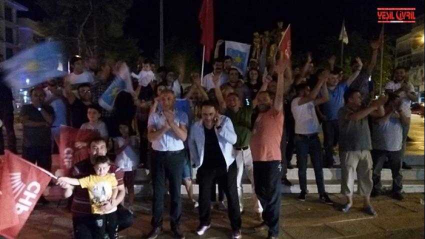 İMAMOĞLU'NUN ZAFERİ, ÇİVRİL'DE COŞKUYLA KUTLANDI