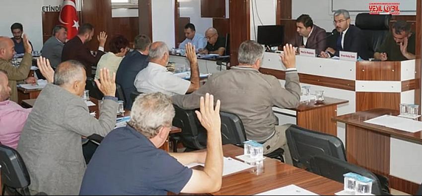 MAAŞ ZAMMI GÜNDEMDEN DÜŞTÜ. ARSA SATIŞI DÜZENLENDİ