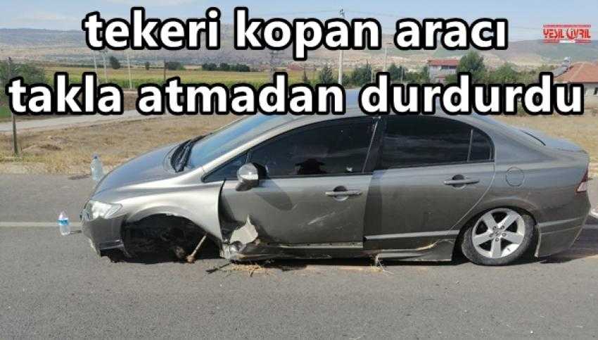 ORTA REFÜJE ÇARPAN ARACIN TEKERİ KOPTU