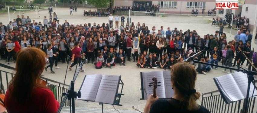 SENFONİ ORKESTRASINDAN KÖYDE KONSER