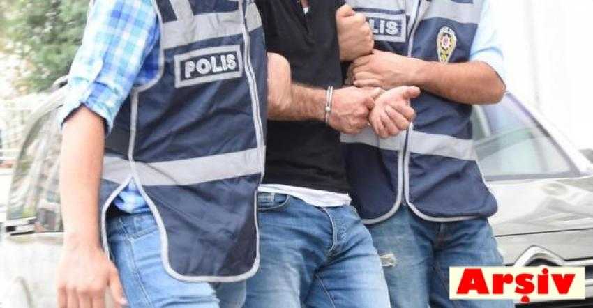 YAŞLILARIN EŞYALARINI YAĞMALAYAN İKİ KİŞİ TUTUKLANDI