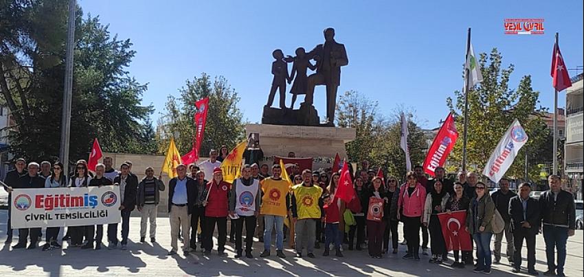 ÇİVRİL'DE ÖĞRETMENLER İŞ BIRAKMA EYLEMİ YAPTI
