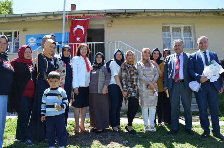 YIL SONU SERGİSİ AÇILDI