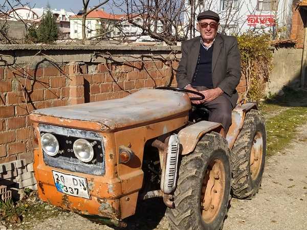 ÇİVRİL’DEKİ TRAKTÖRE İSTANBULDA TRAFİK CEZASI YAZILDI