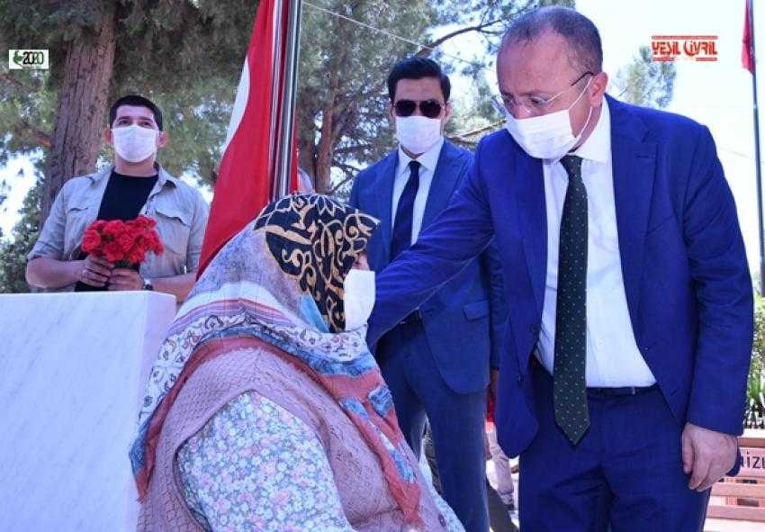 ŞEHİT AİLELERİ İLE YAKINDAN İLGİLENDİ