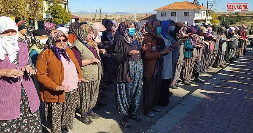 KÖYLÜ EL AÇTI YAĞMUR DUASINA ÇIKTI